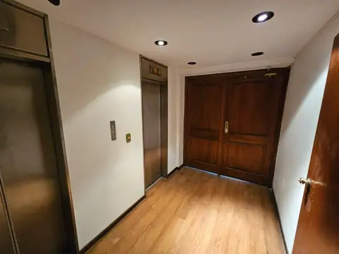 Oficina en alquiler en  Microcentro de 145 m2 / opción: coch