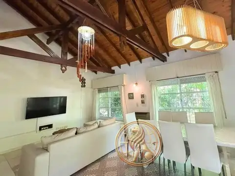 Casa 6 ambientes con 5 baños