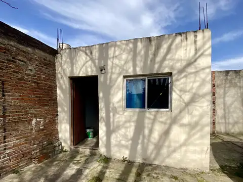 Casa en Venta en Barrio Garin Norte, USD 68.000