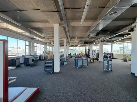 Oficina en Alquiler con 3 cocheras