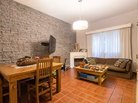 VENTA CASA 5 AMBIENTES VILLA ADELINA