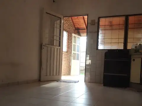 VENTA CASA + DOS DEPARTAMENTOS COCHERA ITUZAINGO