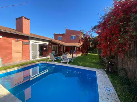 Casa 5 ambientes con 3 baños