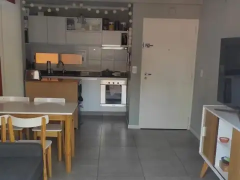 DEPARTAMENTO 2 AMBIENTES  CON COCHERA