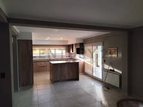 Casa 5 ambientes con 4 baños