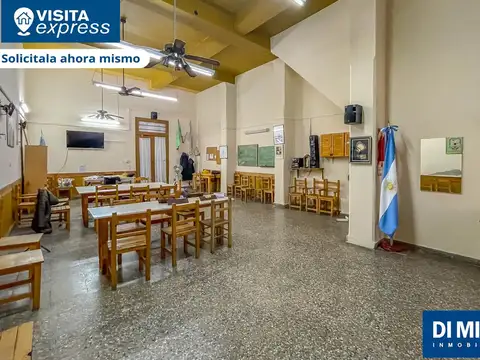 La Boca local amplio sobre zona comercial y turistica