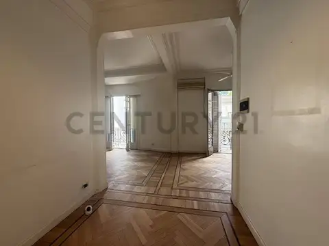 VENTA DEPARTAMENTO 4 AMBIENTES CON DEPENDENCIA Y CON BAULERA
