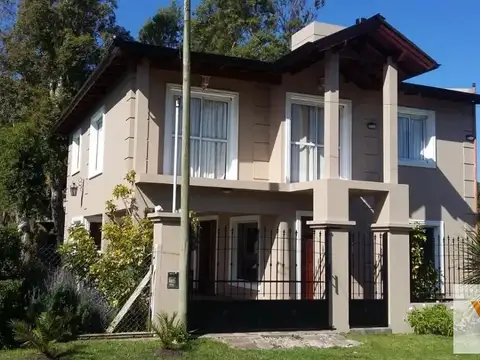 Casa en venta - 4 dormitorios 2 baños - Cochera - 180mts2 - Mar Chiquita