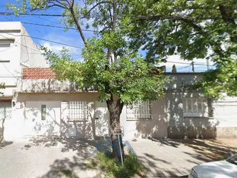 Casa 2 dormitorios con quincho y terraza en Río de Janeiro al 200, Acevedo