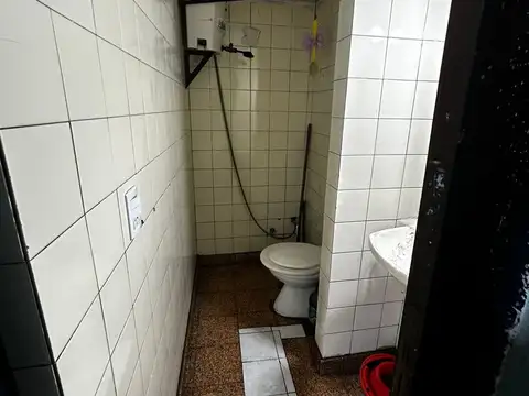 Local comercial 93,85 M2  en 2 plantas  en venta ubicado en Parque Patricios