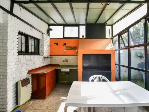 Casa 4 ambientes con 1 baño