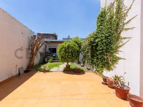 Venta Permuta Casa 2 Ambientes a Reciclar, Lourdes