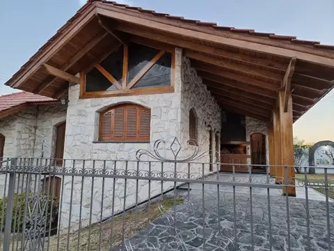 Casa 6 ambientes con 3 baños