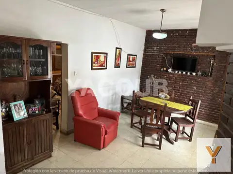 Casa en Venta con 2 cocheras