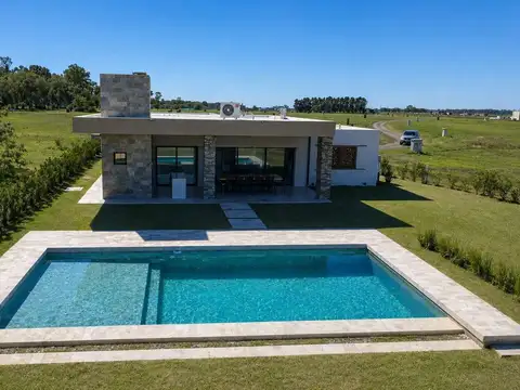 VENTA CASA 4 AMB PISCINA CONDOMINIO SAN FERMIN