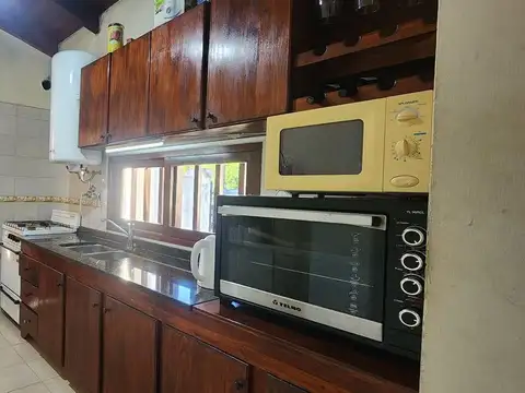 Casa 4 ambientes con 2 baños