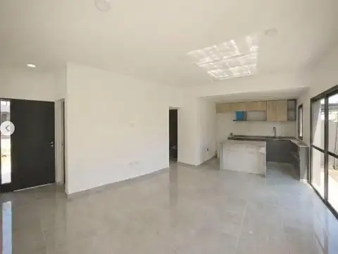 Casa 3 ambientes con 1 baño