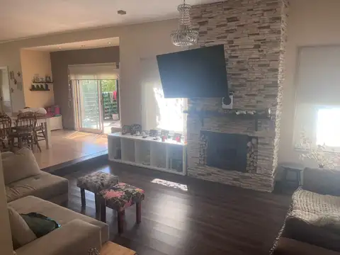 Casa 5 ambientes con 3 baños