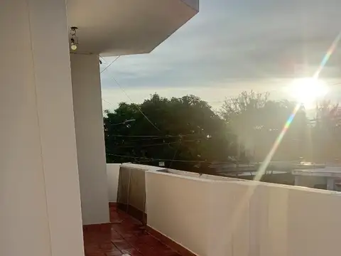 ALQUILER amplio 2 ambientes en bella vista con balconterraza