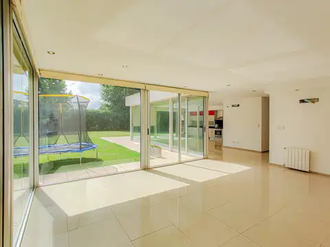 CASA DE 3 DORMITORIOS EN VENTA EN BARRIO PRIVADO MIRAFLORES-FUNES HILLS