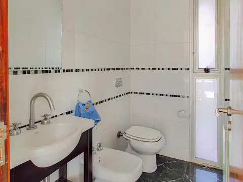 Casa en Venta con 3 cocheras