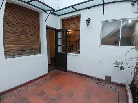 Ph SIN EXPENSAS en alquiler de 3 ambientes con patio, quincho y terraza.