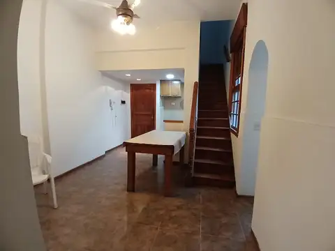 Depto Tipo Casa en Alquiler de 2 dormitorios