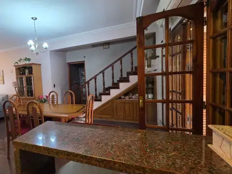 CASA EN VENTA FLORENCIO VARELA CON OFICINA