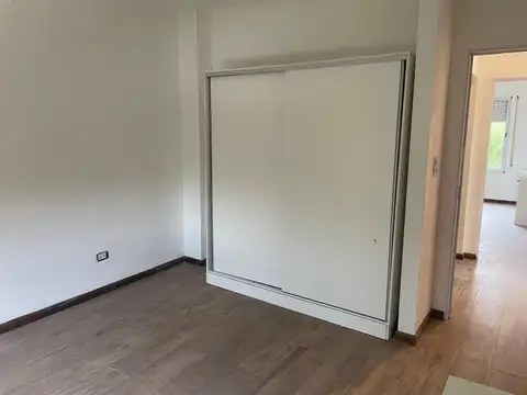 Casa 8 ambientes con 4 baños