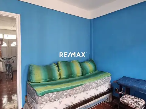 Casa 6 ambientes con 2 baños