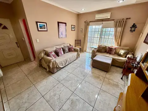 Depto Tipo Casa 4 ambientes con 2 baños