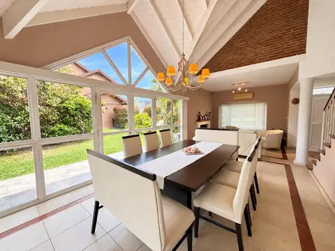 CASA DE 6 AMBIENTES EN VENTA EN CAMPOS DE ÁLVAREZ