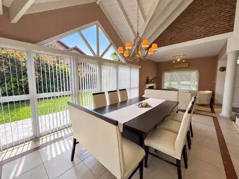 CASA DE 6 AMBIENTES EN VENTA EN CAMPOS DE ÁLVAREZ