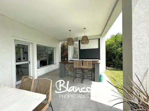 Casa 7 ambientes con 5 baños