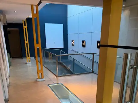 Oficina 6 ambientes con 2 baños