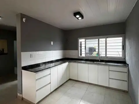 Casa 2 ambientes con 1 baño