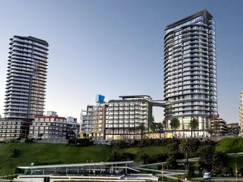 UNKANNY RESIDENCES  Departamento 3 ambientes a estrenar, vista al mar. Con cochera. 127 M2
