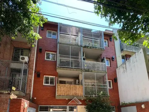 2 ambientes en alquiler San Isidro  con balcon y cochera descubierta.