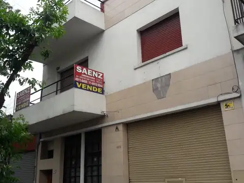 TIPO CASA AL FRENTE / CON PATIO, LAVADERO Y TERRAZA / ESCUCHO OFERTAS  URGENTE/ / PRIMER PISO POR ESCALERA