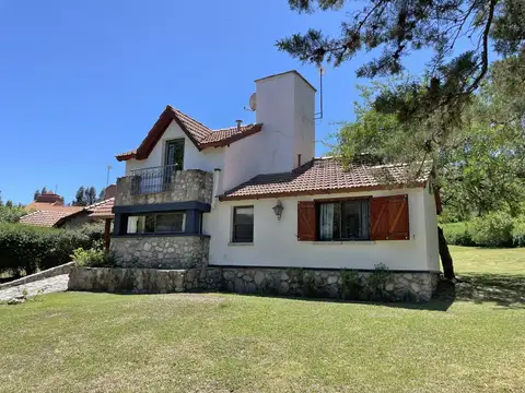 Pinos Este Esq.