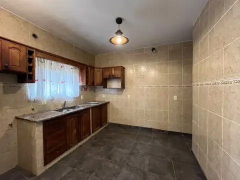 Depto Tipo Casa en Alquiler de 6 ambientes