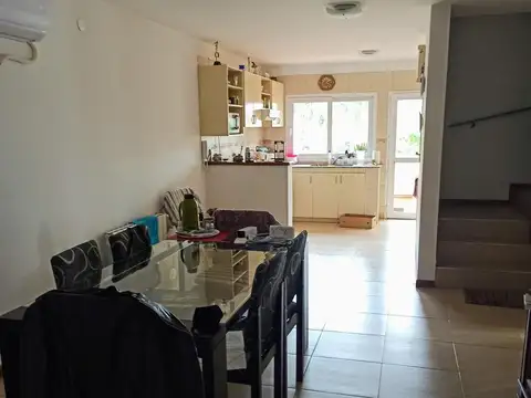 Casa 4 ambientes con 3 baños