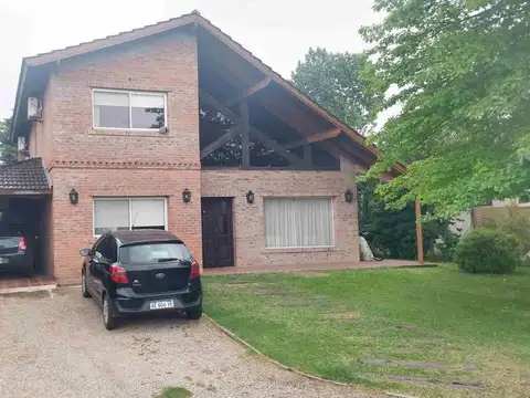 Alquiler de hermosa casa de 8 ambientes en Santa Bárbara