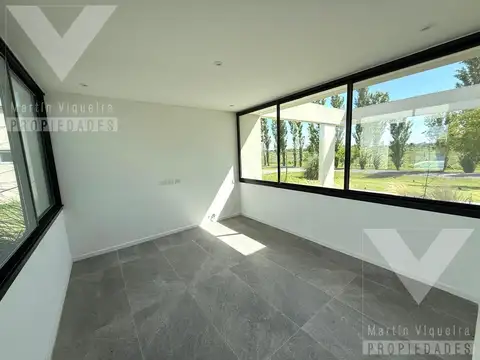 Casa 5 ambientes con 3 baños