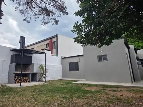 Casa en Alquiler en Villa Elvira, $ 700.000