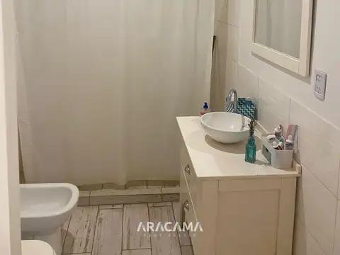 Casa 2 ambientes con 2 baños