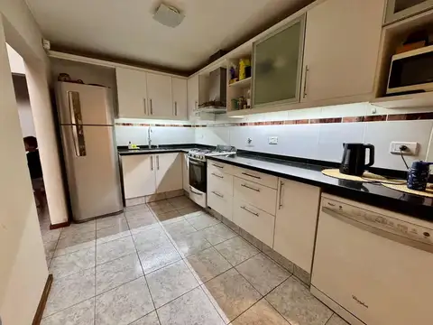 Casa 6 ambientes con 3 baños