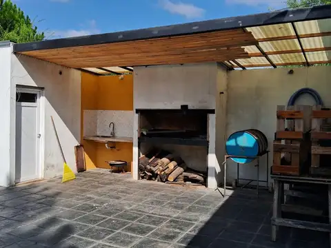 Casa 4 ambientes con 1 baño