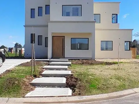 Casa Chalet  en Venta en Santa Elisa, Pilar del Este, Pilar