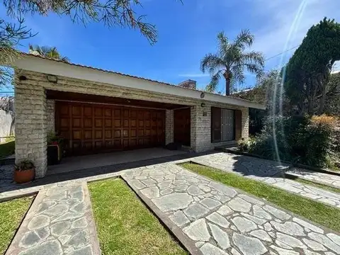 Laprida 4164 - Casa de 2 dormitorios a la venta con Quincho, Parrillero y Cochera